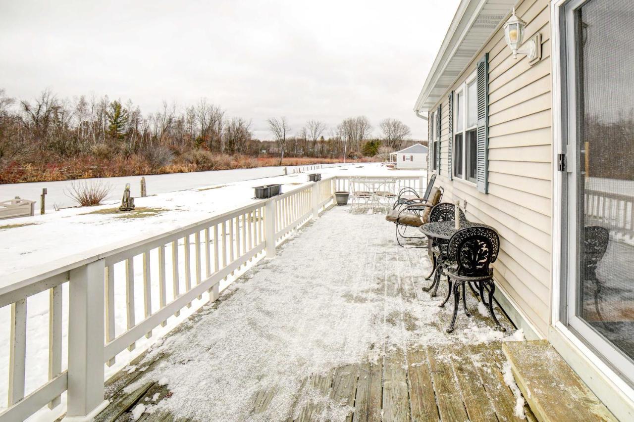 Waterfront Evart House On Chippewa Lake Channel Villa Exteriör bild