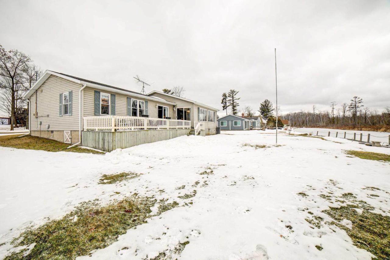 Waterfront Evart House On Chippewa Lake Channel Villa Exteriör bild