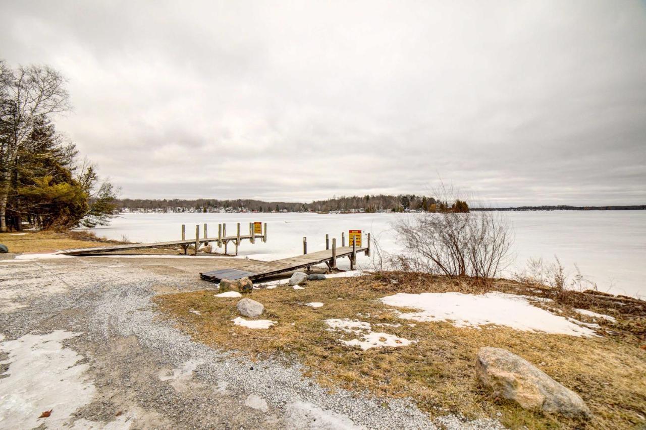 Waterfront Evart House On Chippewa Lake Channel Villa Exteriör bild